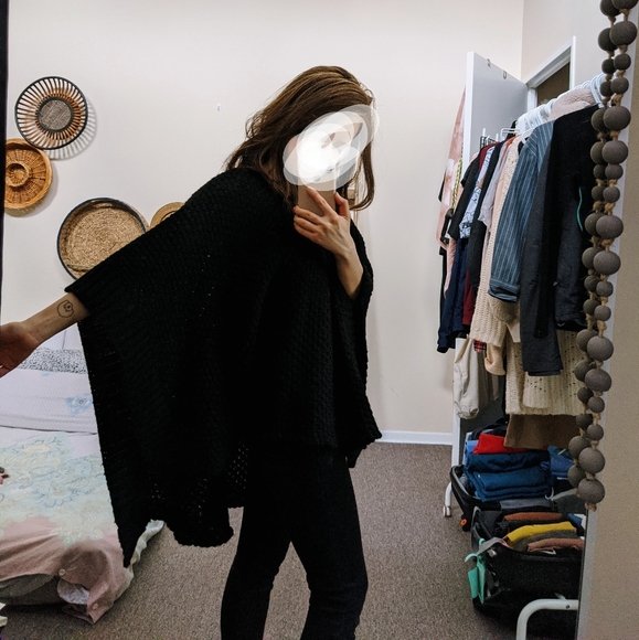 North Pole black knitted ponchos - Picture 1 of 6